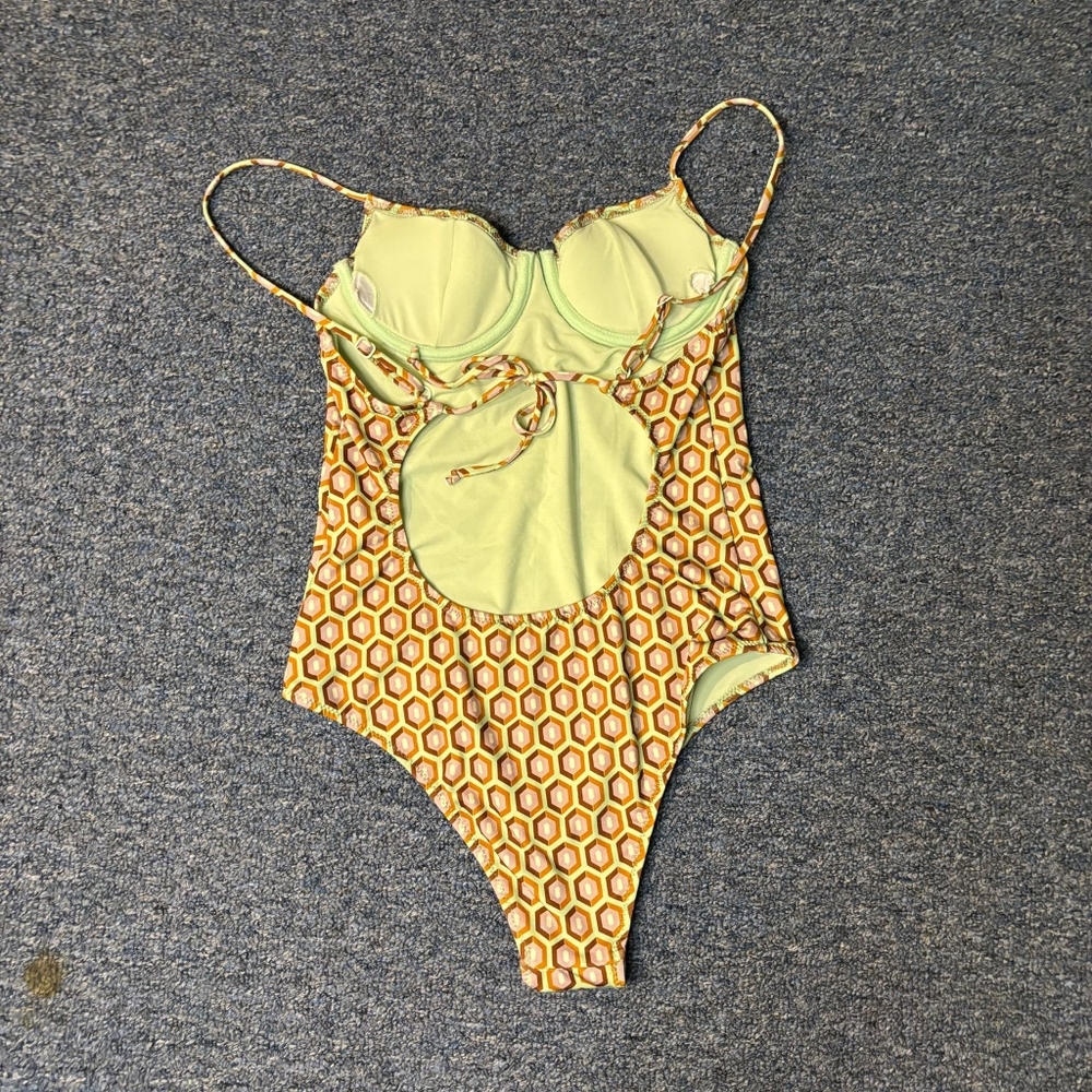 Geometric Patterned Swimsuit - Picture 2 of 2